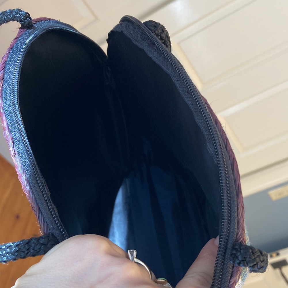 One of a kind rattan clam shell bag - Picture 9 of 11